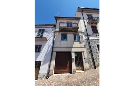 Casa indipendente in vendita a Belmonte del Sannio, Via roma 26