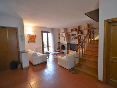 Villa a schiera in Via Vallacchio 36 in zona Mercatale a San Casciano in Val di Pesa