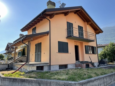 Villa in vendita a Chiuro Sondrio
