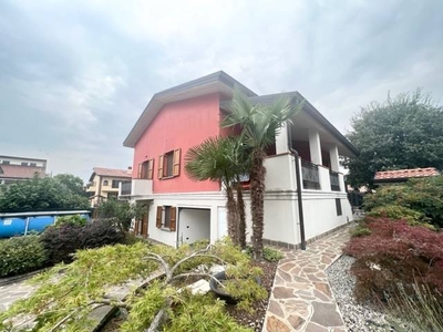 Villa in vendita a Fara Gera D'adda Bergamo