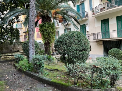 Appartamento con due posti auto, viale Michelangelo, piazza Bernini, Napoli