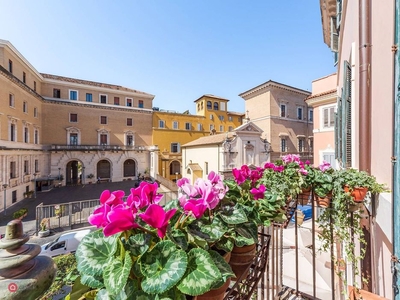 Appartamento in Vendita in Piazza di San Calisto a Roma