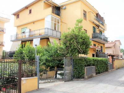 Appartamento in Vendita in Via Andrea Codebò a Roma