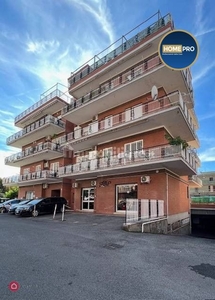 Appartamento in Vendita in Via Bossolasco a Roma