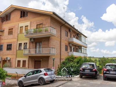Appartamento in Vendita in Via Casal Saraceno 65 a Roma