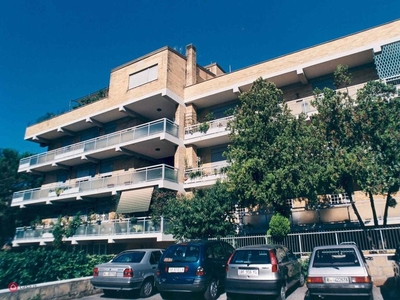 Appartamento in Vendita in Via dei Lincei 123 a Roma