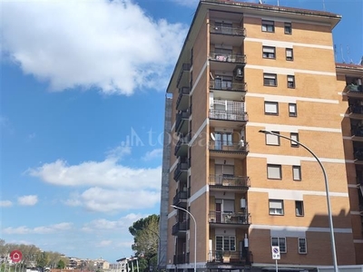 Appartamento in Vendita in Via del Fornetto a Roma