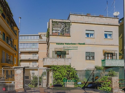 Appartamento in Vendita in Via di Monte Verde a Roma