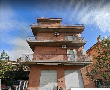Appartamento in Vendita in Via fasiani a Roma