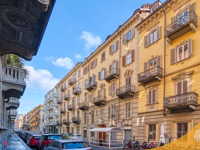 Appartamento in Vendita in Via Giambattista Gropello 21 a Torino