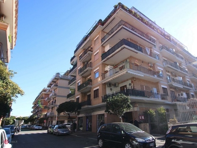 Appartamento in Vendita in Via grenet a Roma