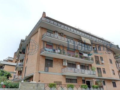 Appartamento in Vendita in Via Luigi Angeloni 94 a Roma
