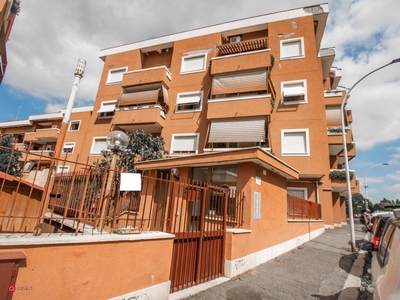 Appartamento in Vendita in Via Menandro 10 a Roma