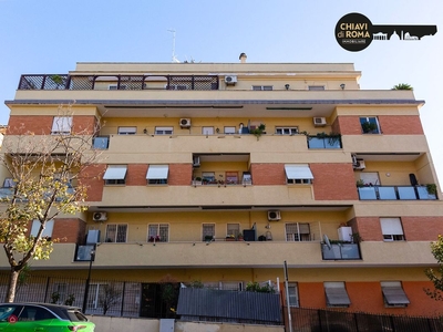 Appartamento in Vendita in Via Vincenzo Statella 7 a Roma