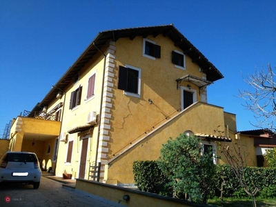 Casa indipendente in Vendita in Via di Tor Tre Teste 35 a Roma