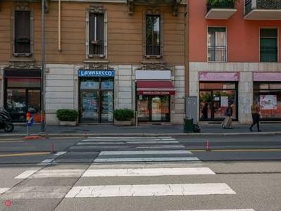 Negozio/Locale commerciale in Vendita in Via delle Forze Armate 11 a Milano