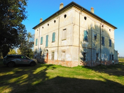 Rustico a Ravenna, 21 locali, 3 bagni, 675 m², 1° piano in vendita