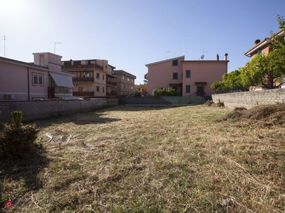 Terreno edificabile in Vendita in Via Eugenio Cisterna 76 a Roma