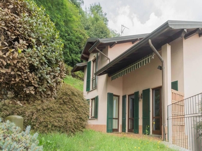 Villa a schiera in vendita a Lozza