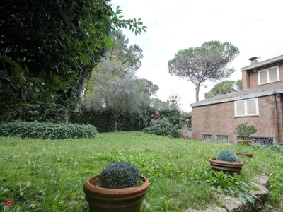 Villa in Vendita in Via Cassia a Roma