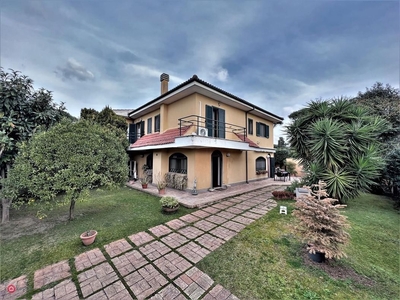 Villa in Vendita in Via Gino Marinuzzi 57 a Roma