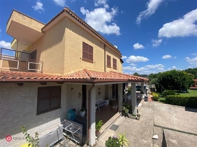 Villa in Vendita in Via Senorbi a Roma