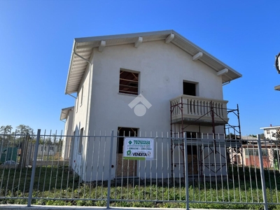 Villa in vendita a Broni