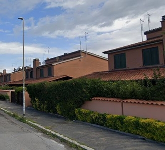 Villetta a schiera in Vendita in Via Pietro Romani a Roma