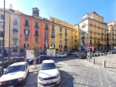 Appartamento in Vendita in Via Carbonara a Napoli