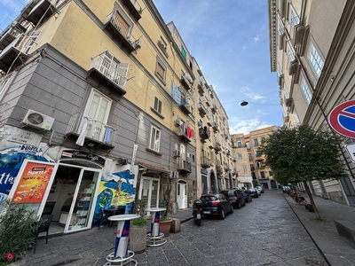 Appartamento in Vendita in Via Santa Sofia a Napoli