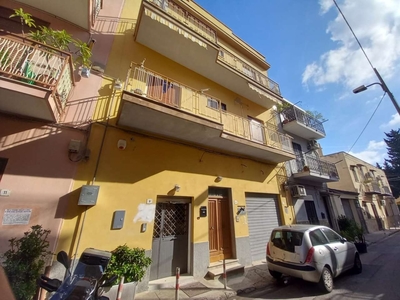 Appartamento, vicolo Sciacca, zona Belmonte Chiavelli/Bonagia, Palermo