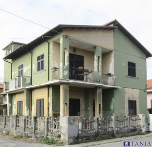 Casa Bi - Trifamiliare in Vendita a Carrara via provinciale avenza sarzana