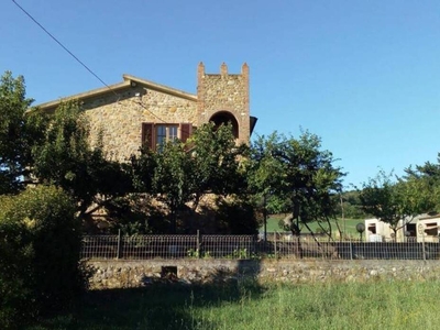 Affascinante Casale in Pietra in Vendita a Monterotondo Marittimo: Un Pezzo di Vita nella Campagna Toscana