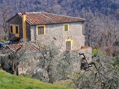 Villa in Vendita a Villa Basilica: Un'oasi di Tranquillità con Vista Panoramica