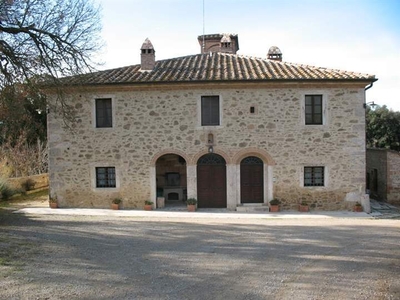 Estate for Sale: Prestigious Property with Vast Landscapes in Rapolano Terme, Tuscany