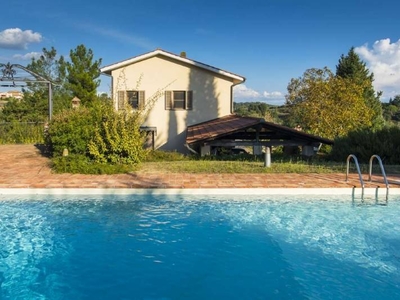 Villa in Vendita a Palaia, Toscana - Spaziosa proprietà con 4 camere e piscina