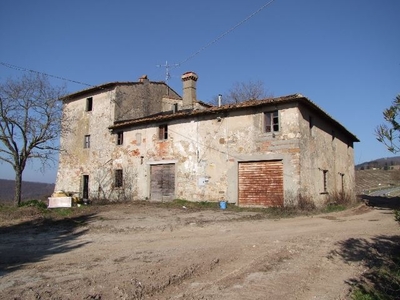 In Vendita: Affascinante Casolare Indipendente a Pelago, Toscana - La Tua Oasi di Tranquillità nella Campagna Toscana