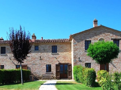 For sale: Discover the Charm of Living in Tuscany with this Tranquil Apartment in Cortona