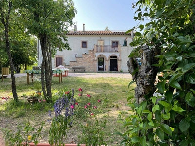 GUBBIO, CASALE CON TERRENO