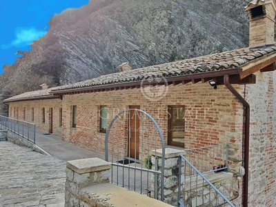 Lussuoso casale in vendita Gubbio, Umbria