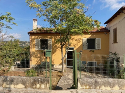 Porzione di casa singola con corte esterna, contrada Andragona, Cugnoli