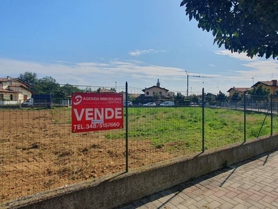 Terreno Residenziale in vendita a Calcinate via Giovanni Falcone, 40