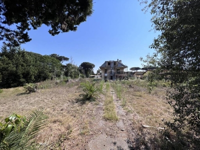 Terreno Residenziale in vendita a Roma via Torcegno