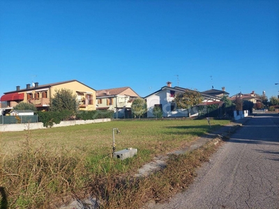 Terreno Residenziale in vendita a Stienta viale Antonio Ligabue, 53