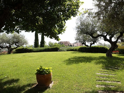 Villa con giardino, via 1° Maggio, Loreto Aprutino