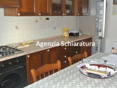 Appartamento a Pesaro, 5 locali, 2 bagni, con box, 80 m², 1° piano