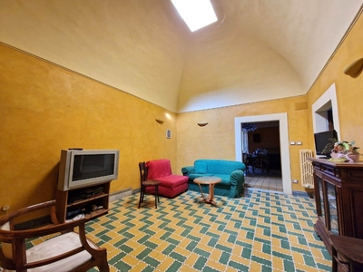 Appartamento a Viterbo, 5 locali, 1 bagno, 140 m², 2° piano in vendita