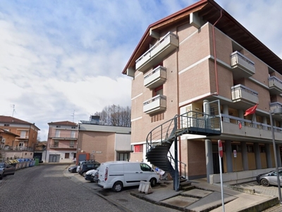 Appartamento in Galleria Carretti, Cadelbosco di Sopra, 6 locali