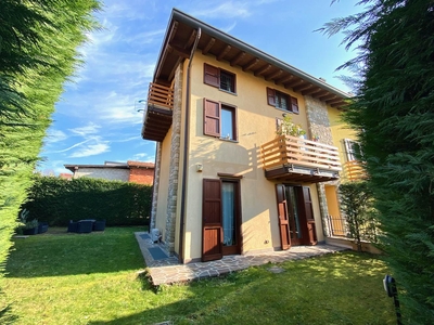 Appartamento in vendita a Sotto Il Monte Giovanni Xxiii Bergamo Botta