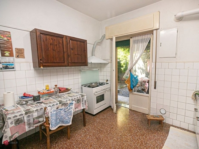 Appartamento in Vendita in Via Aurelio Robino 16 a Genova